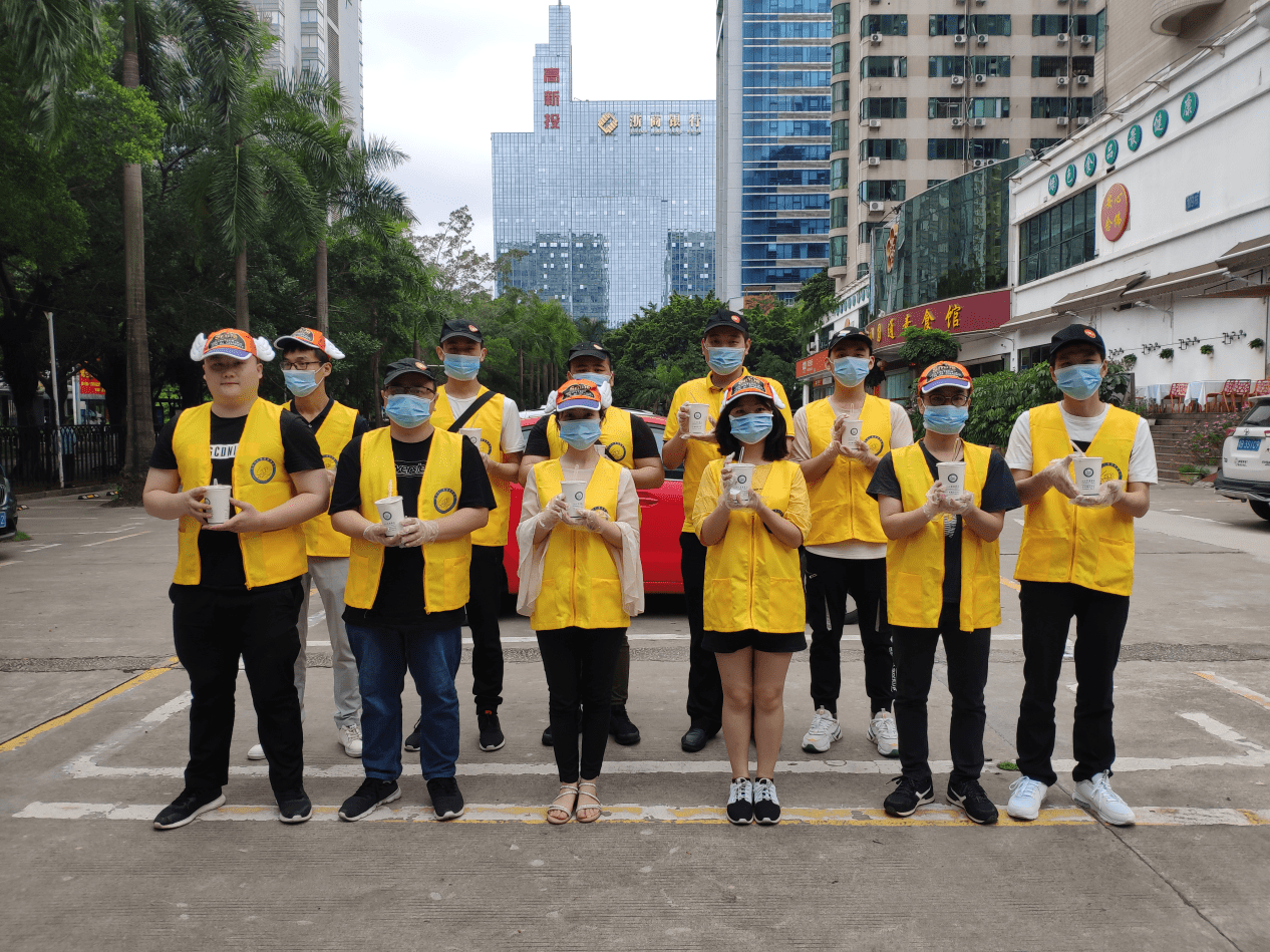 每人都体验了一把免费为路人奉送爱心粥的活动 每人都体验了一把免费为路人奉送爱心粥的活动